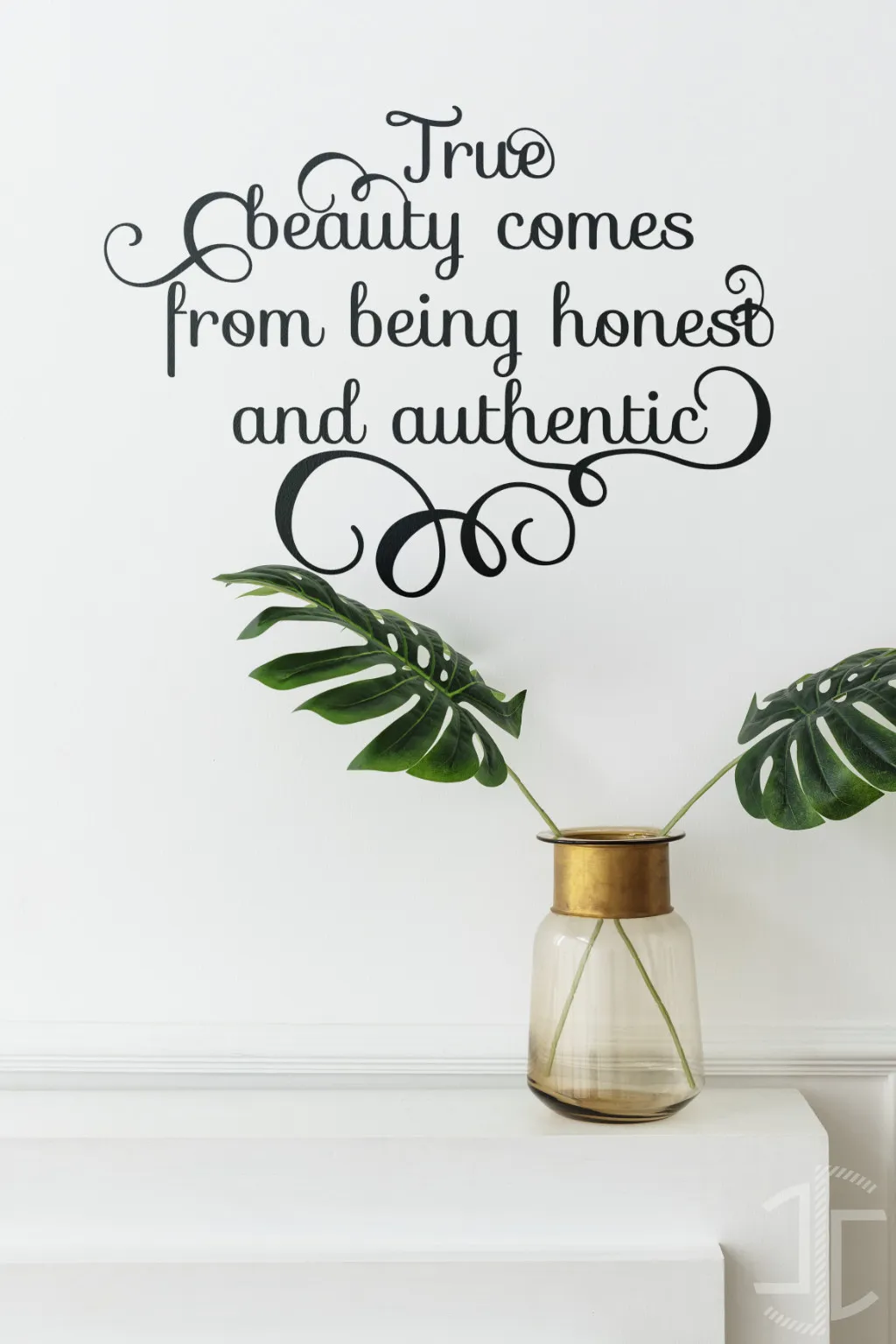 True beauty comes from being honest and authentic  - Tipografia - Imagem 2
