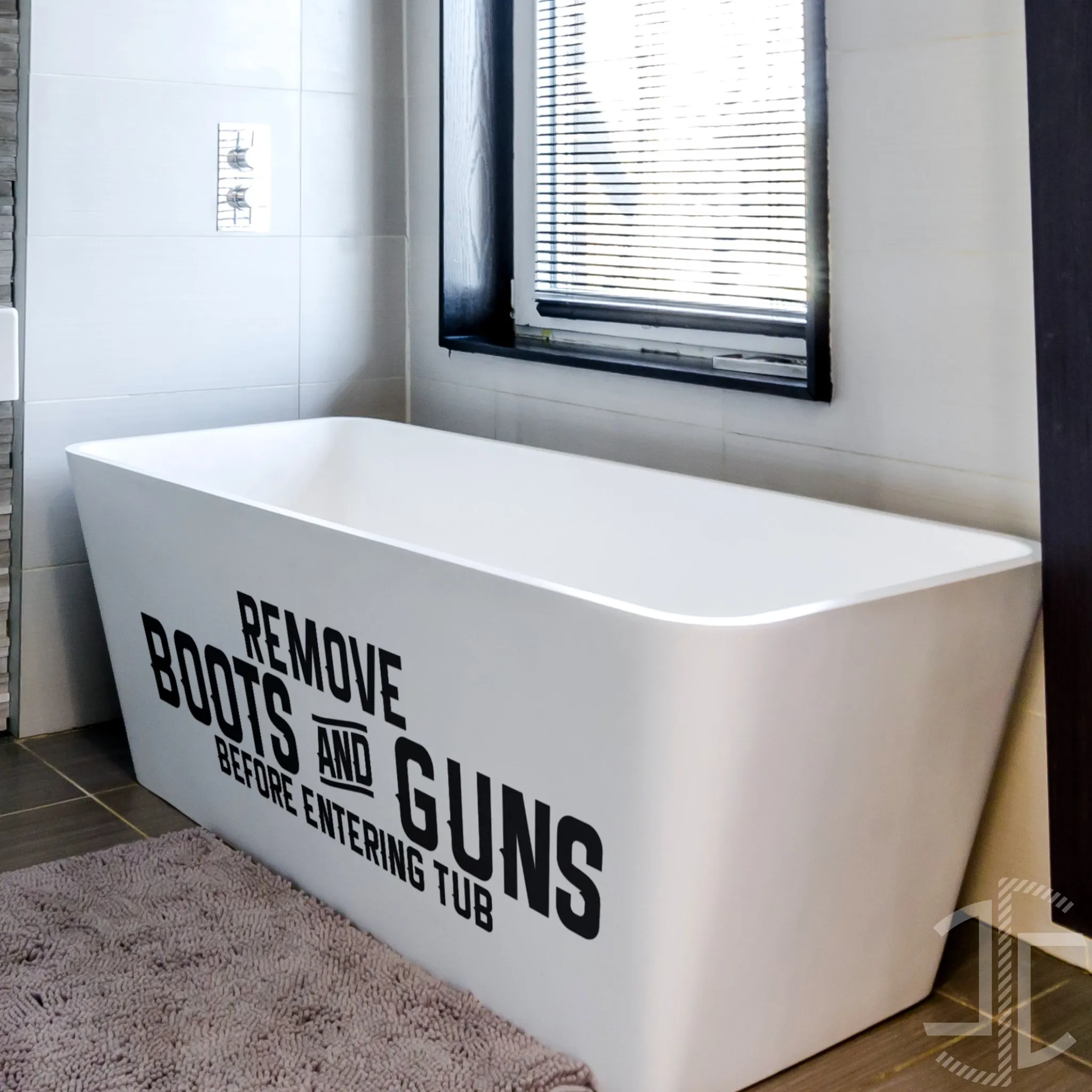 Remove boots and guns before entering the tub - Tipografia - Autocolante em Vinil