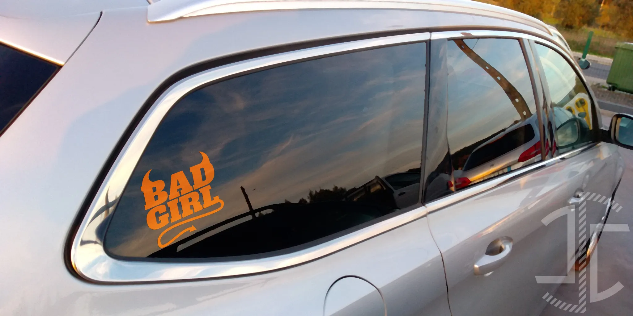 Bad Girl - V1 - Autocolante em Vinil - Imagem 2