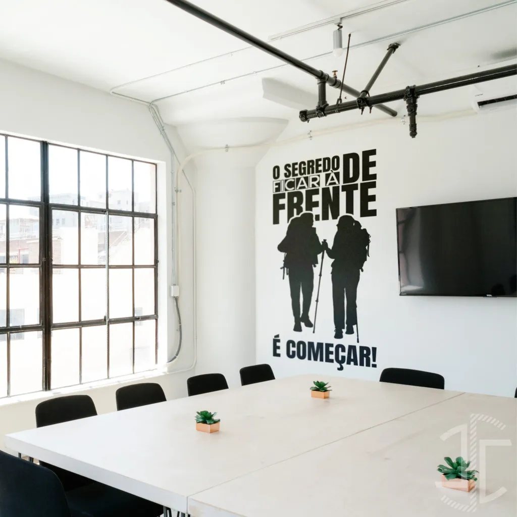 O segredo de ficar à frente, é começar - Tipografia - Autocolante em Vinil