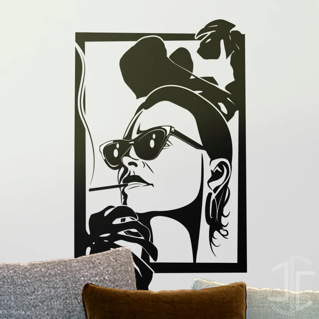 Mulher fumando - V2 - Autocolante em Vinil