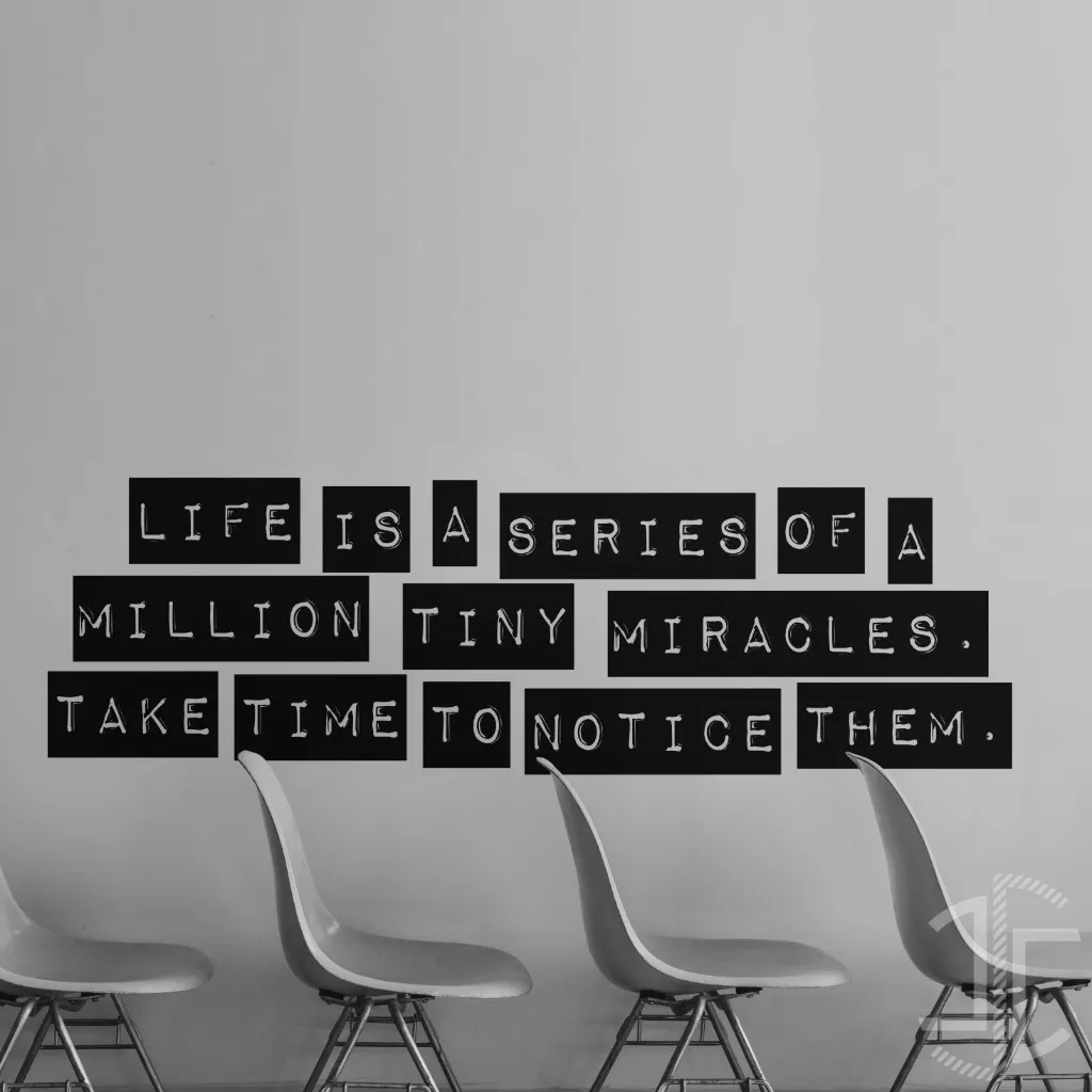 Life is a series of a million tiny miracles. Take time to notice them. - Tipografia - Autocolante em Vinil