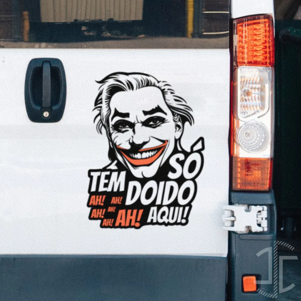 Só tem doido aqui - Autocolante em Vinil