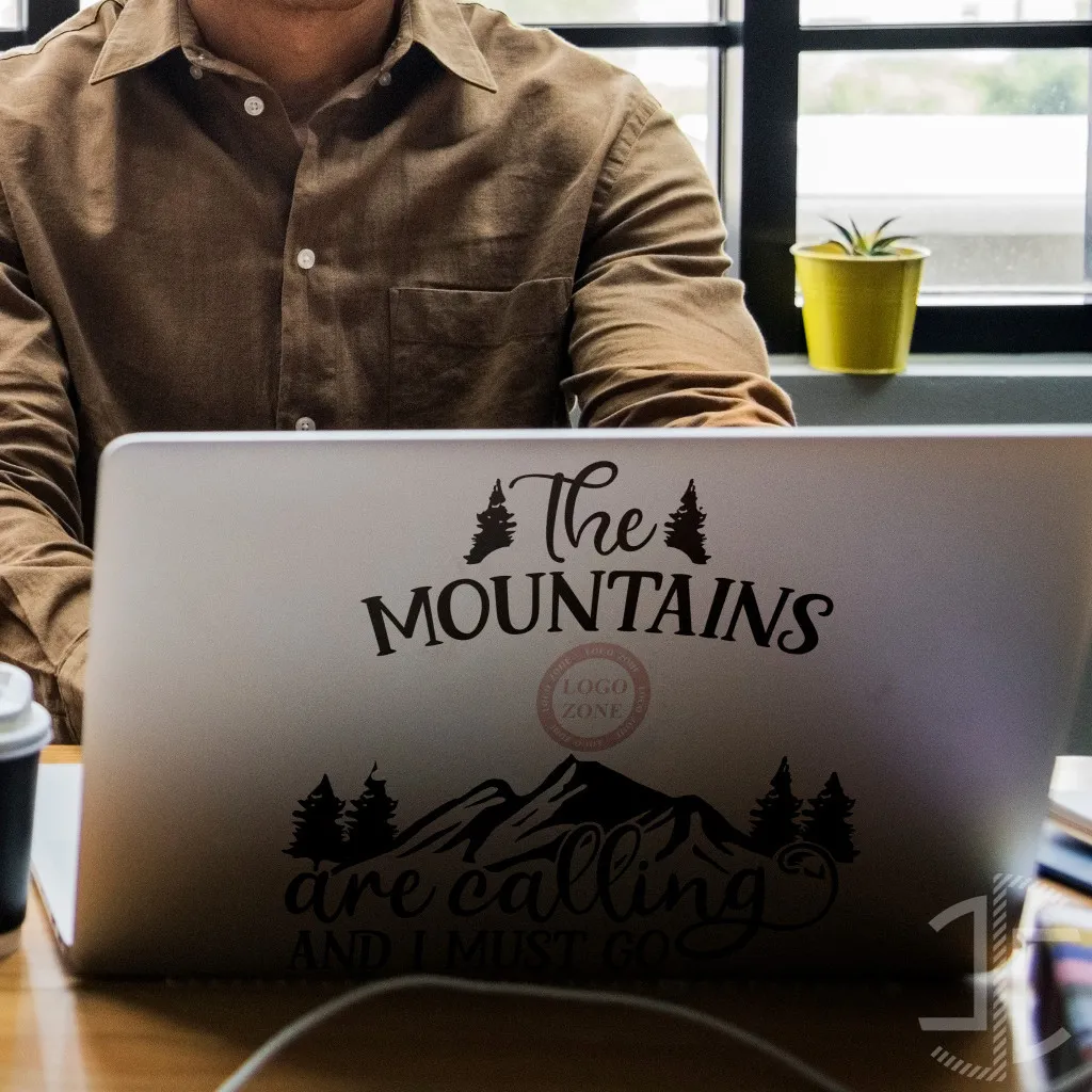 The mountains are calling and i must go - Tipografia - Autocolante em Vinil