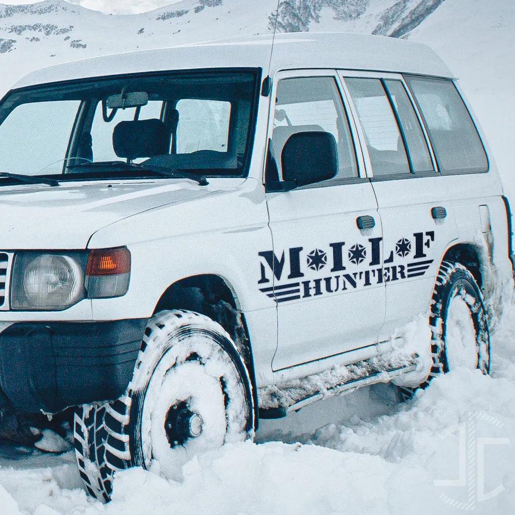 MILF Hunter - Tipografia - Autocolante em Vinil