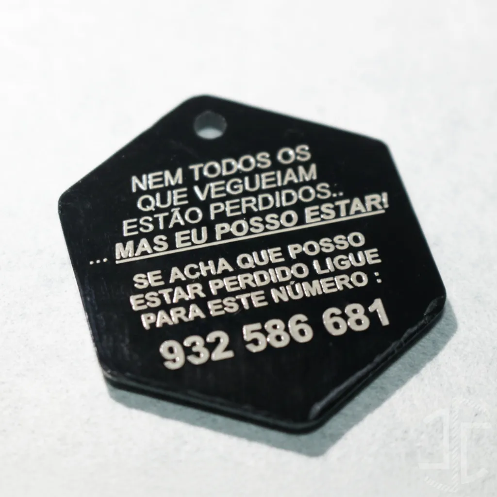 Medalha de identificação animal hexagonal - Acrílico Preto - 3mm - Imagem 3