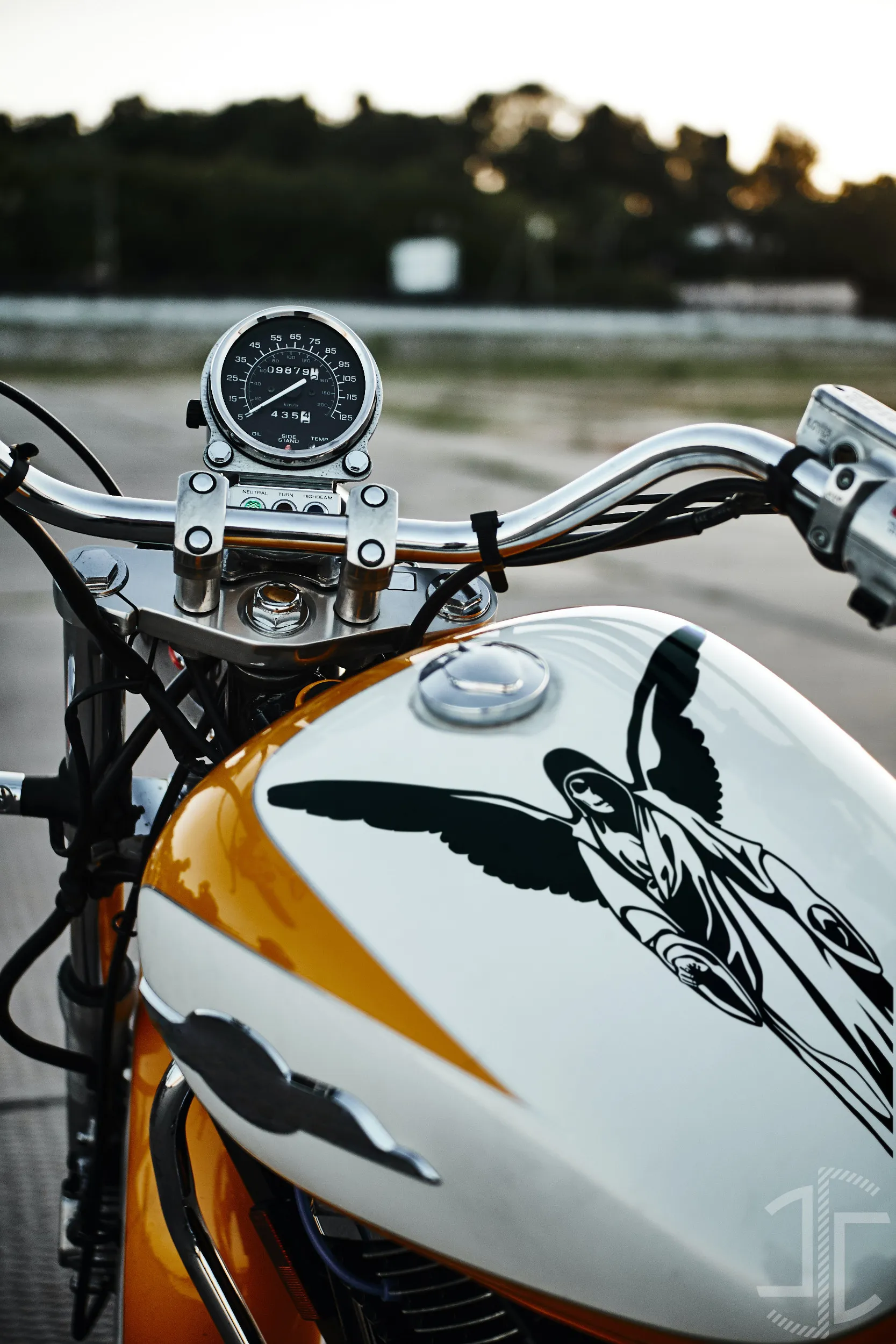 O Anjo V1 - Autocolante em Vinil